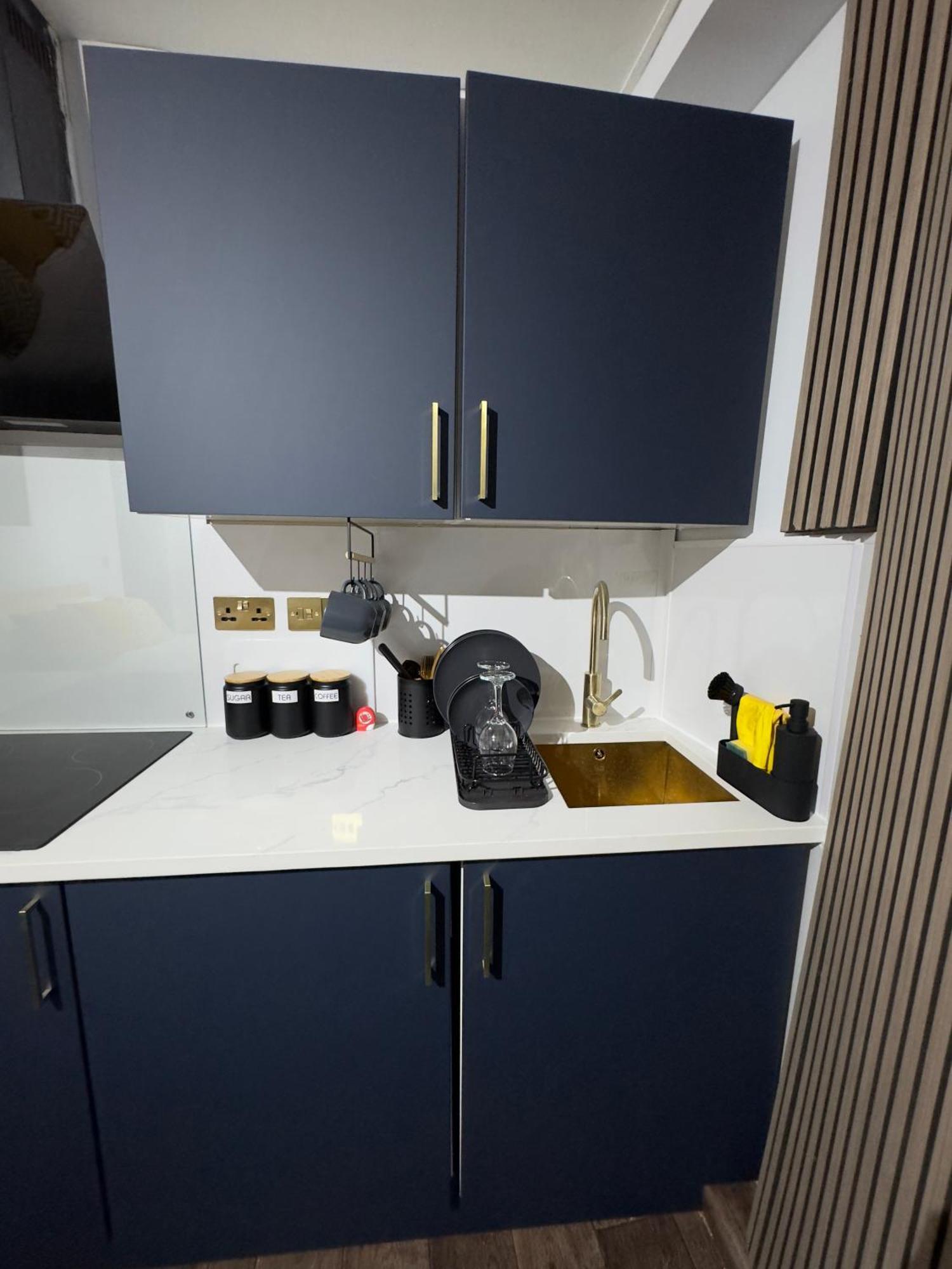 Newly Renovated Studio In Center Лутон Экстерьер фото